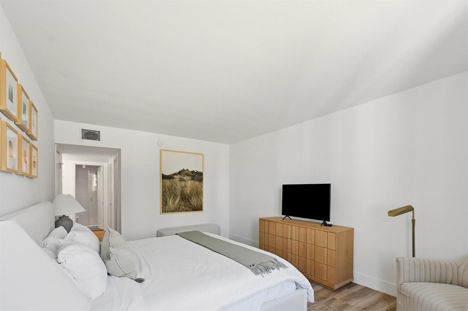2301 Collins Avenue 1205 photo 16