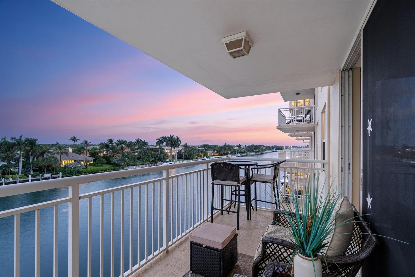 1050 Hillsboro Mile #403w 2