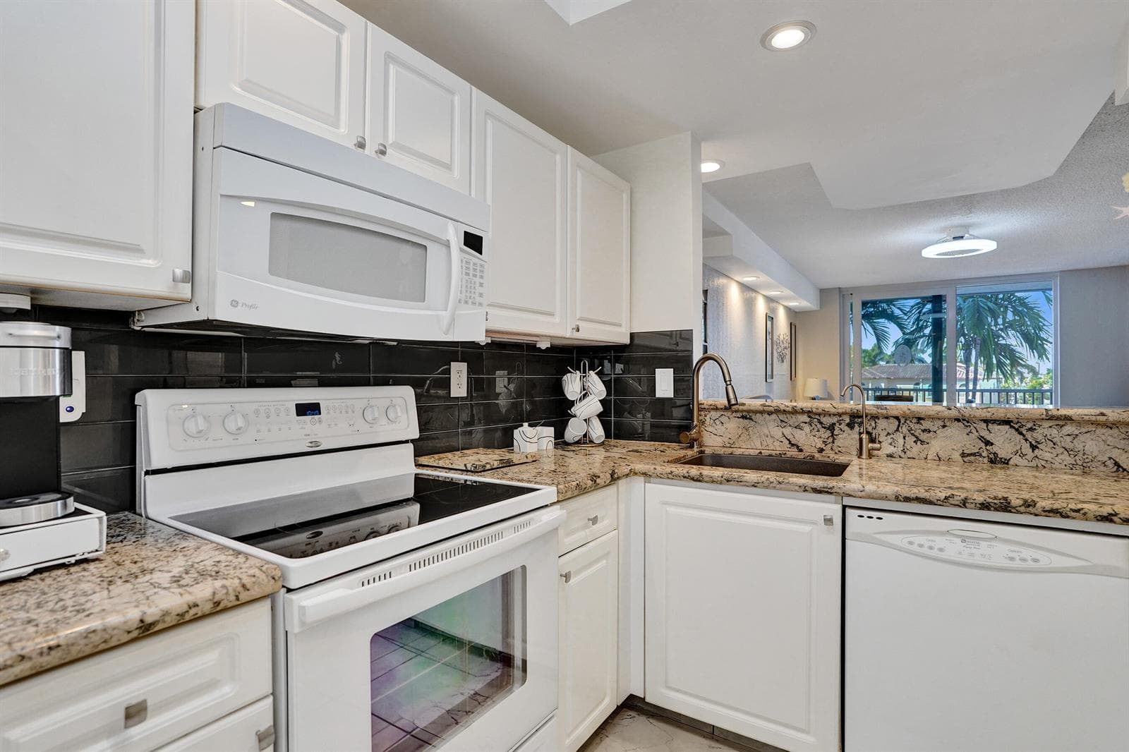 1391 S Ocean Boulevard photo 4