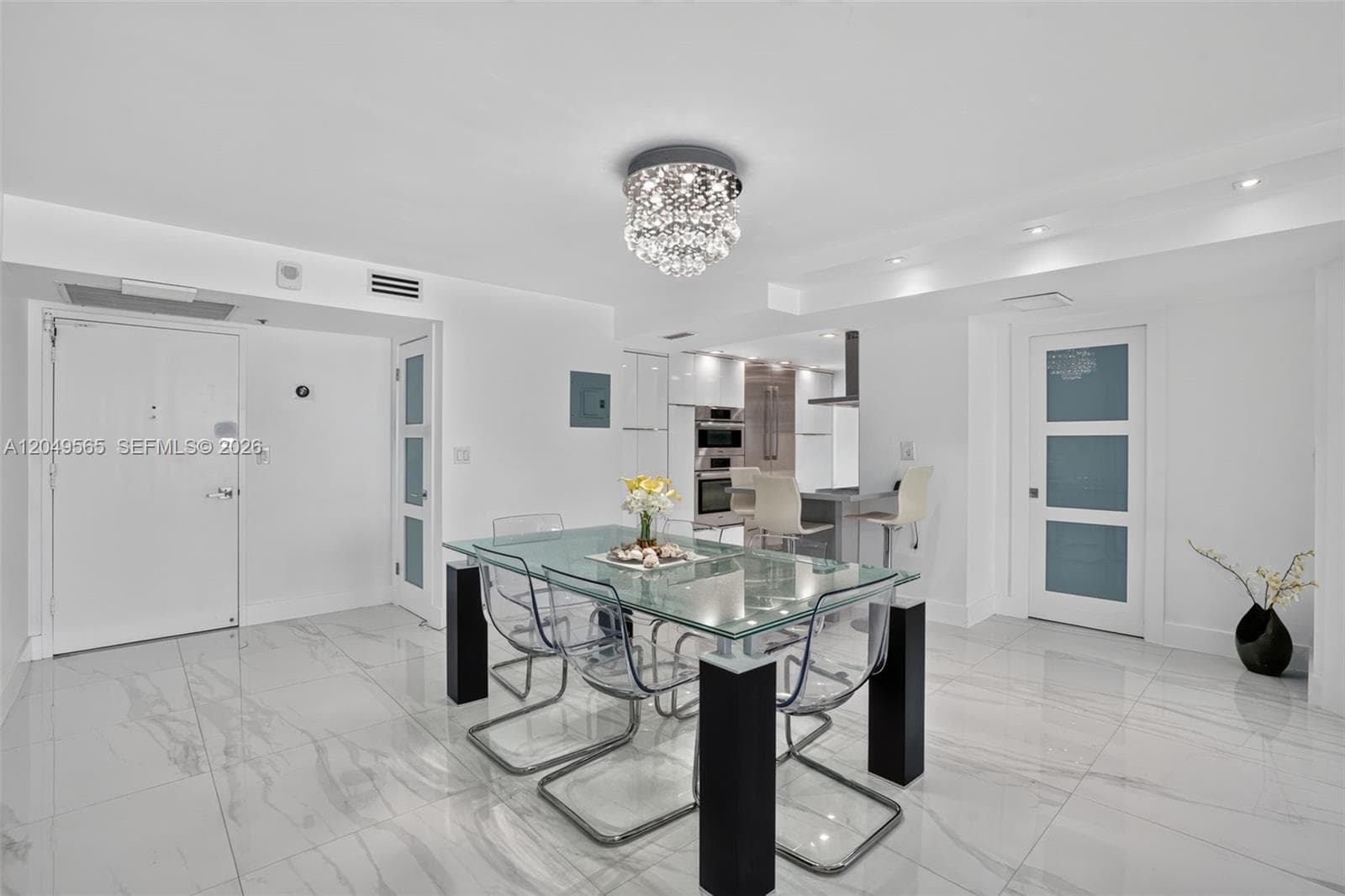 6039 Collins Ave 1624 photo 4