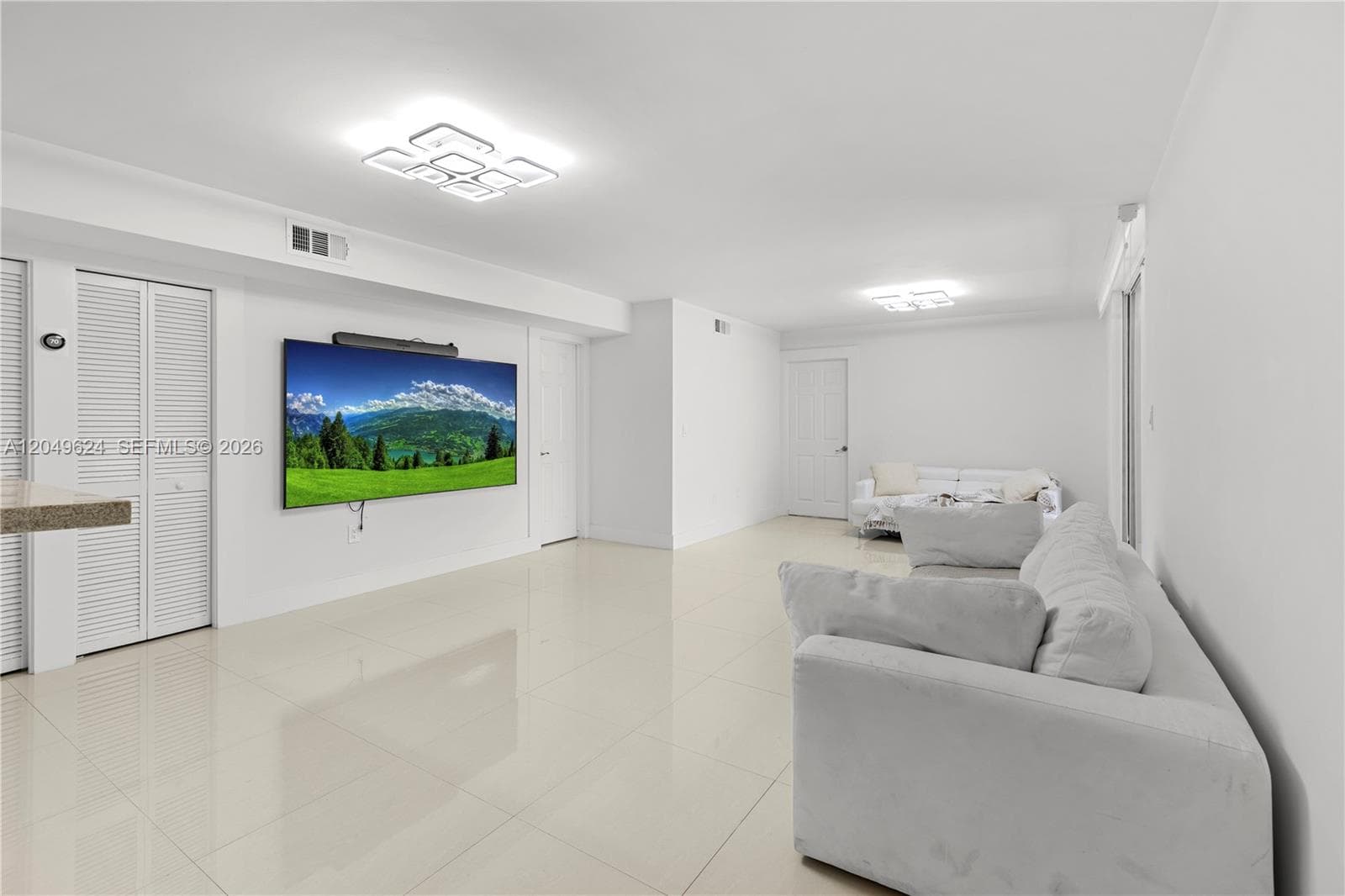 2457 Collins Ave 307 photo 6