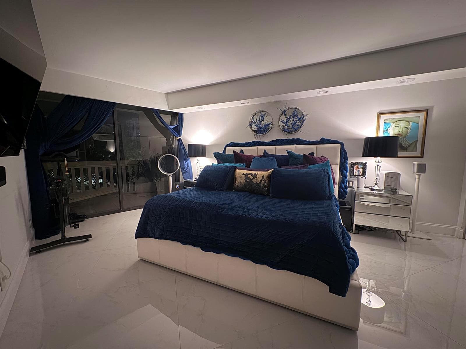 1000 E Island Boulevard #305 3