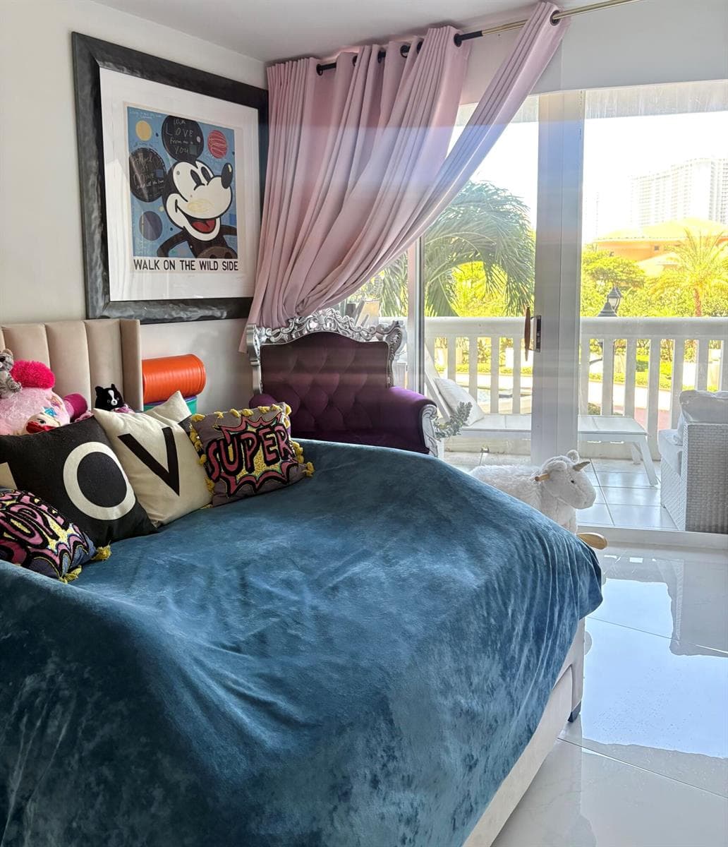 1000 E Island Boulevard #305 4
