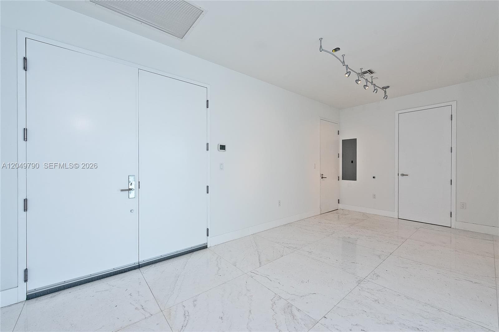 17475 Collins Ave 2003 photo 22
