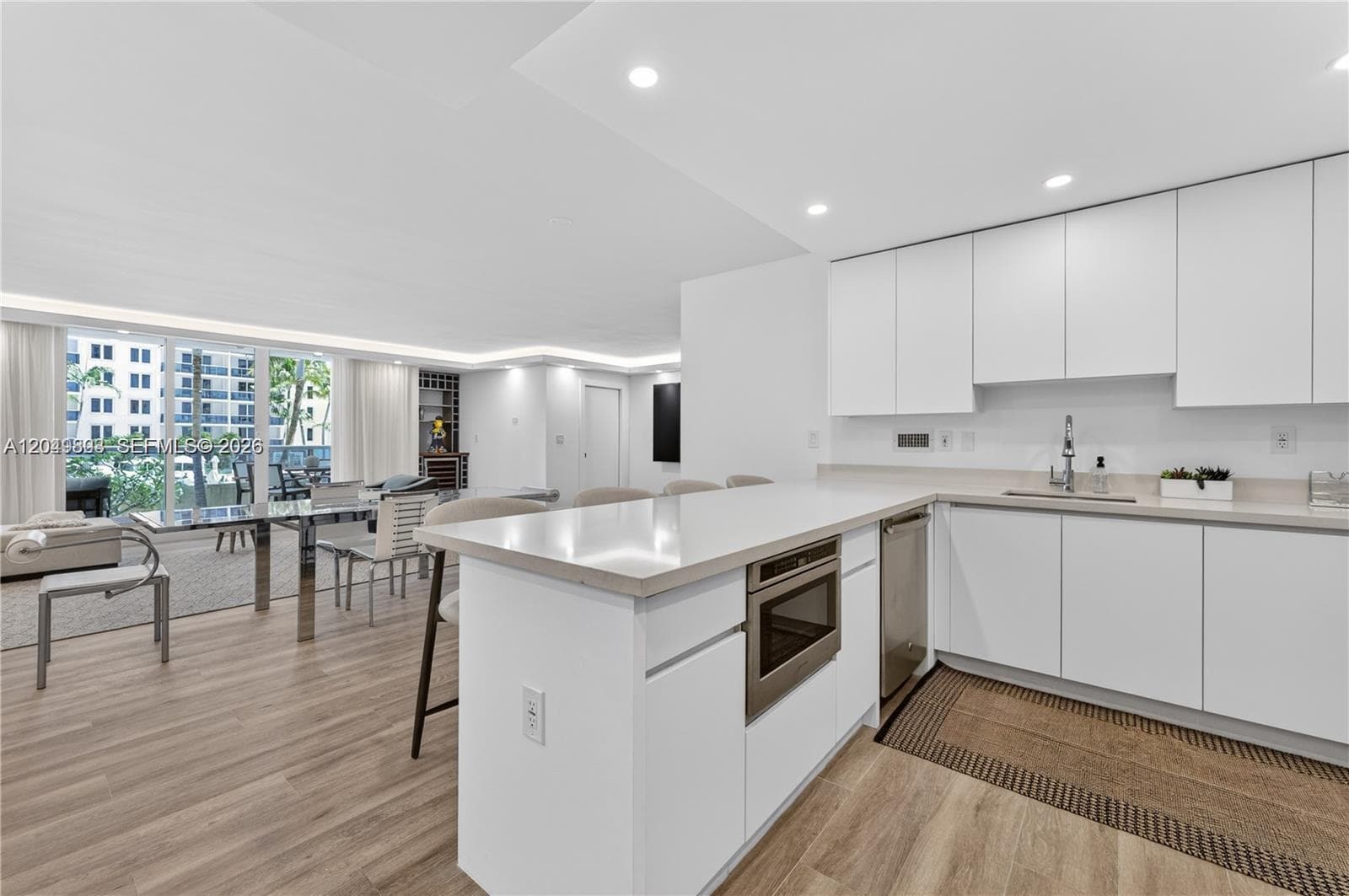 2301 Collins Ave 414 photo 17