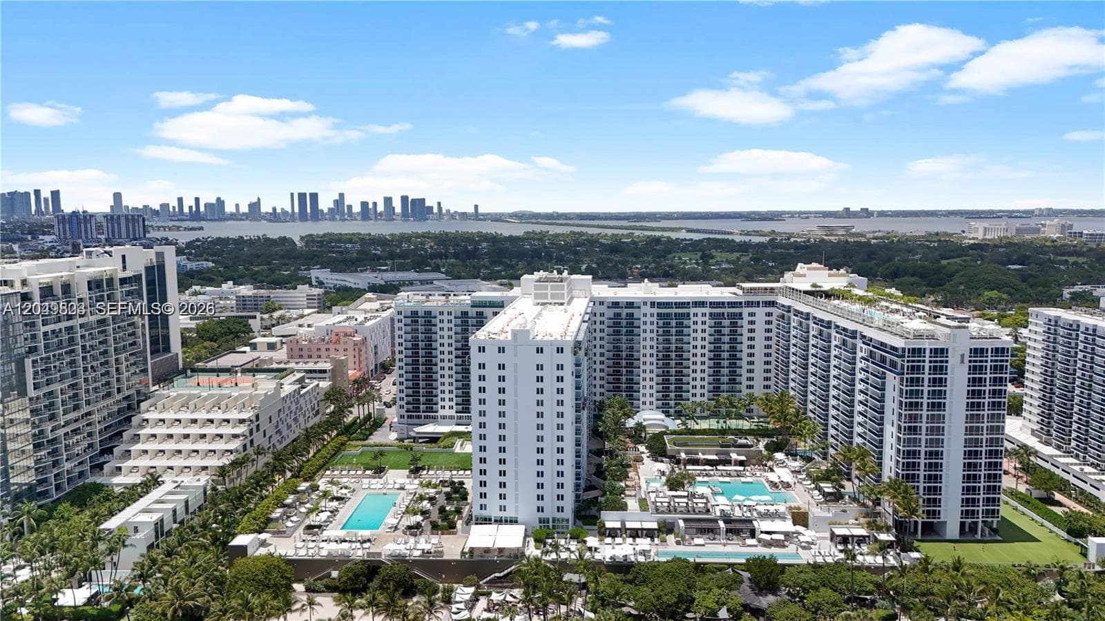 2301 Collins Ave 414 photo 3