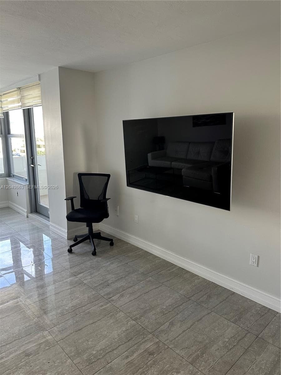 2899 Collins Ave 617 photo 4