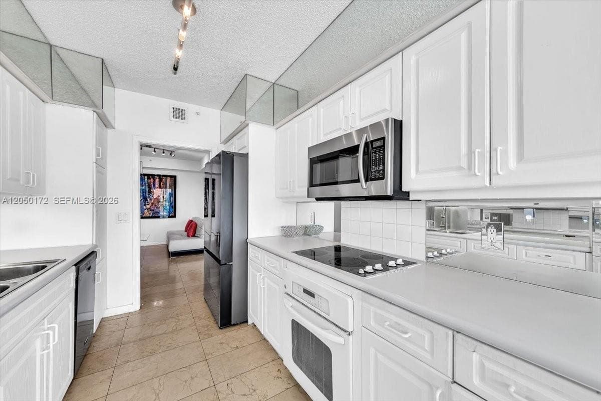 16400 Collins Ave 342 photo 22