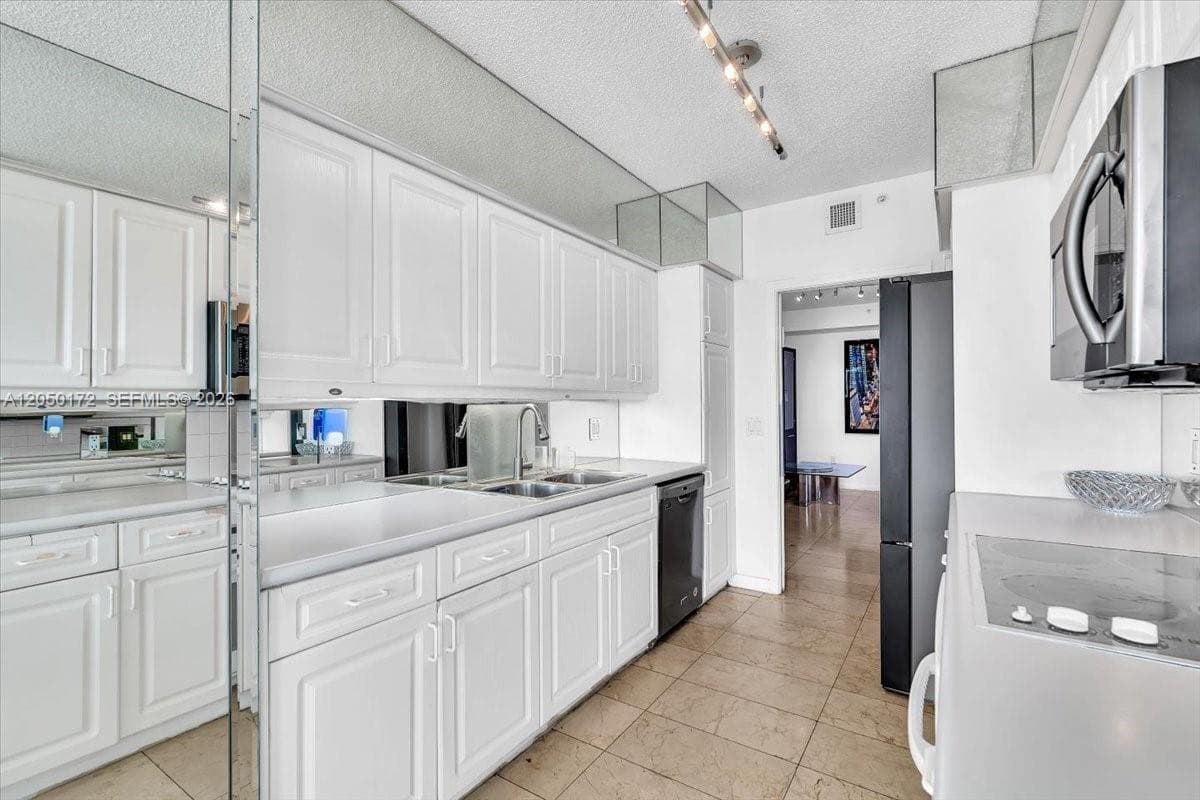 16400 Collins Ave 342 photo 20
