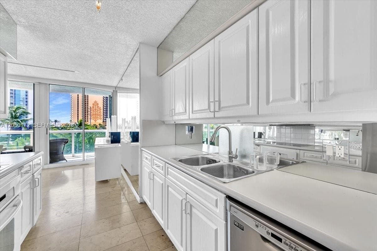 16400 Collins Ave 342 photo 24