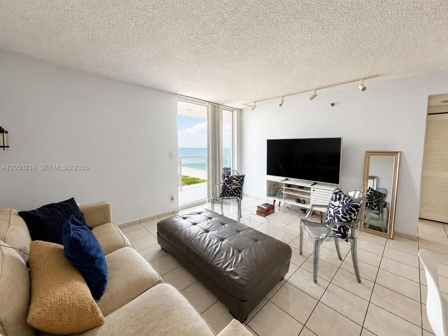 2401 Collins Ave 1612 photo 5
