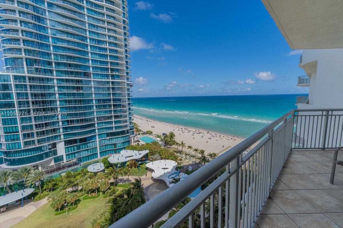 17375 Collins Ave 1506 photo 2