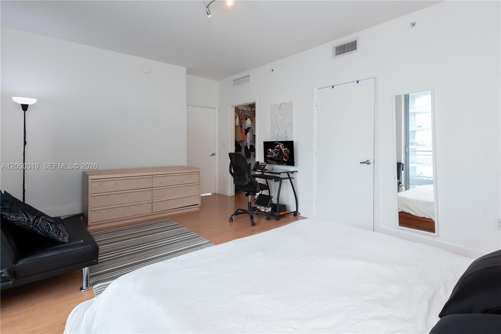 90 SW 3rd St 2113 photo 7