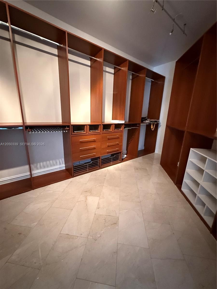 21200 Point Pl 1403 photo 13