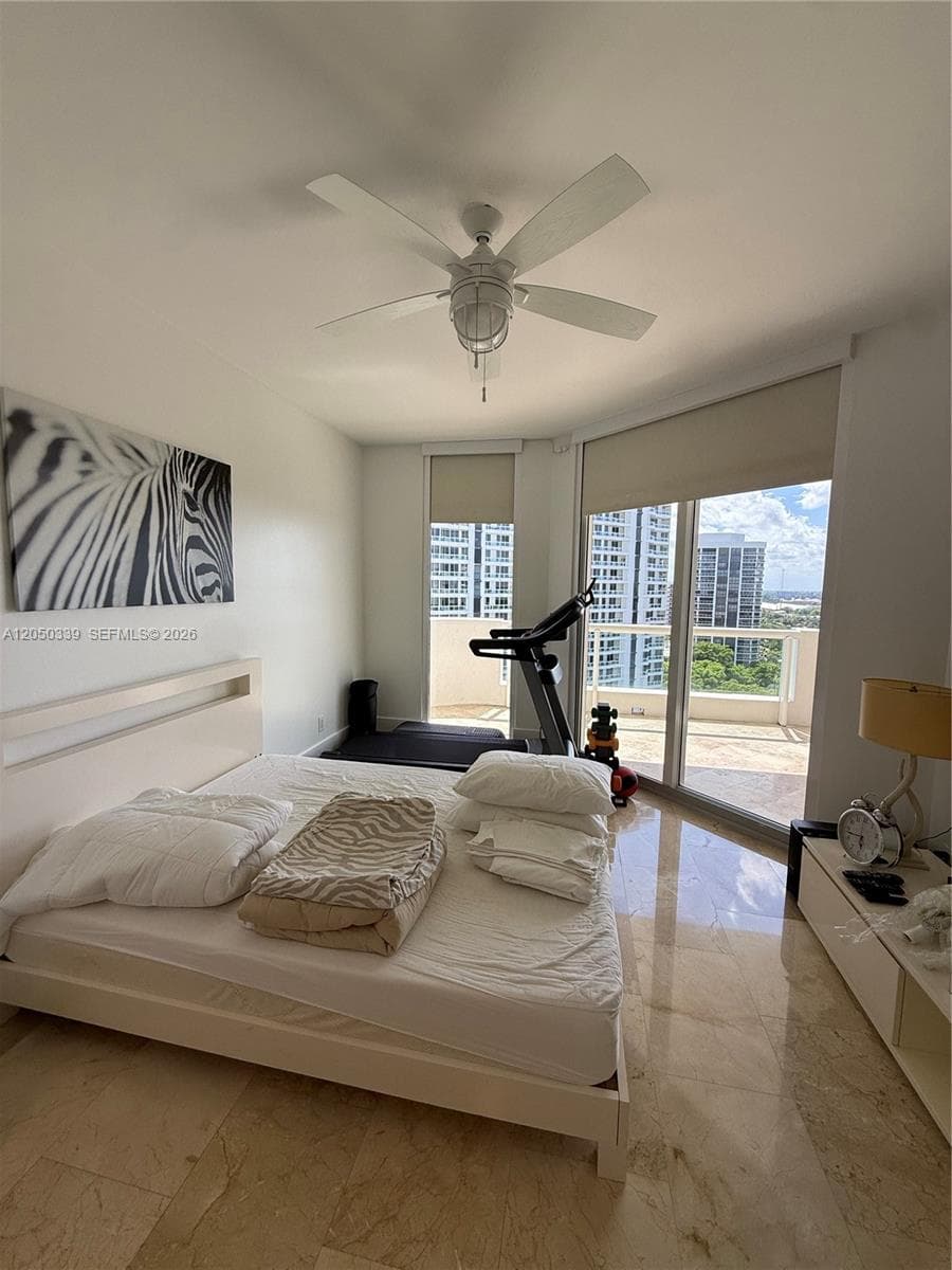 21200 Point Pl 1403 photo 24