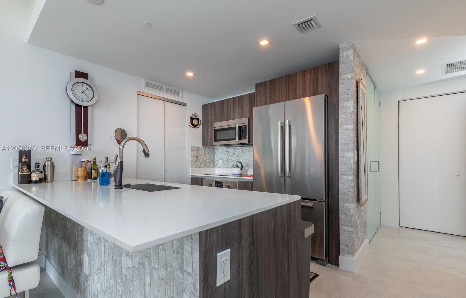 488 NE 18th St 4708 photo 8