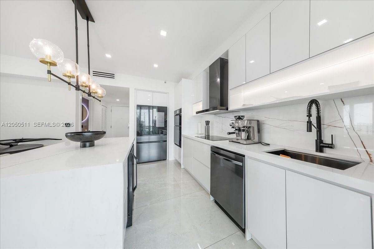 350 S Miami Ave 2314 photo 2