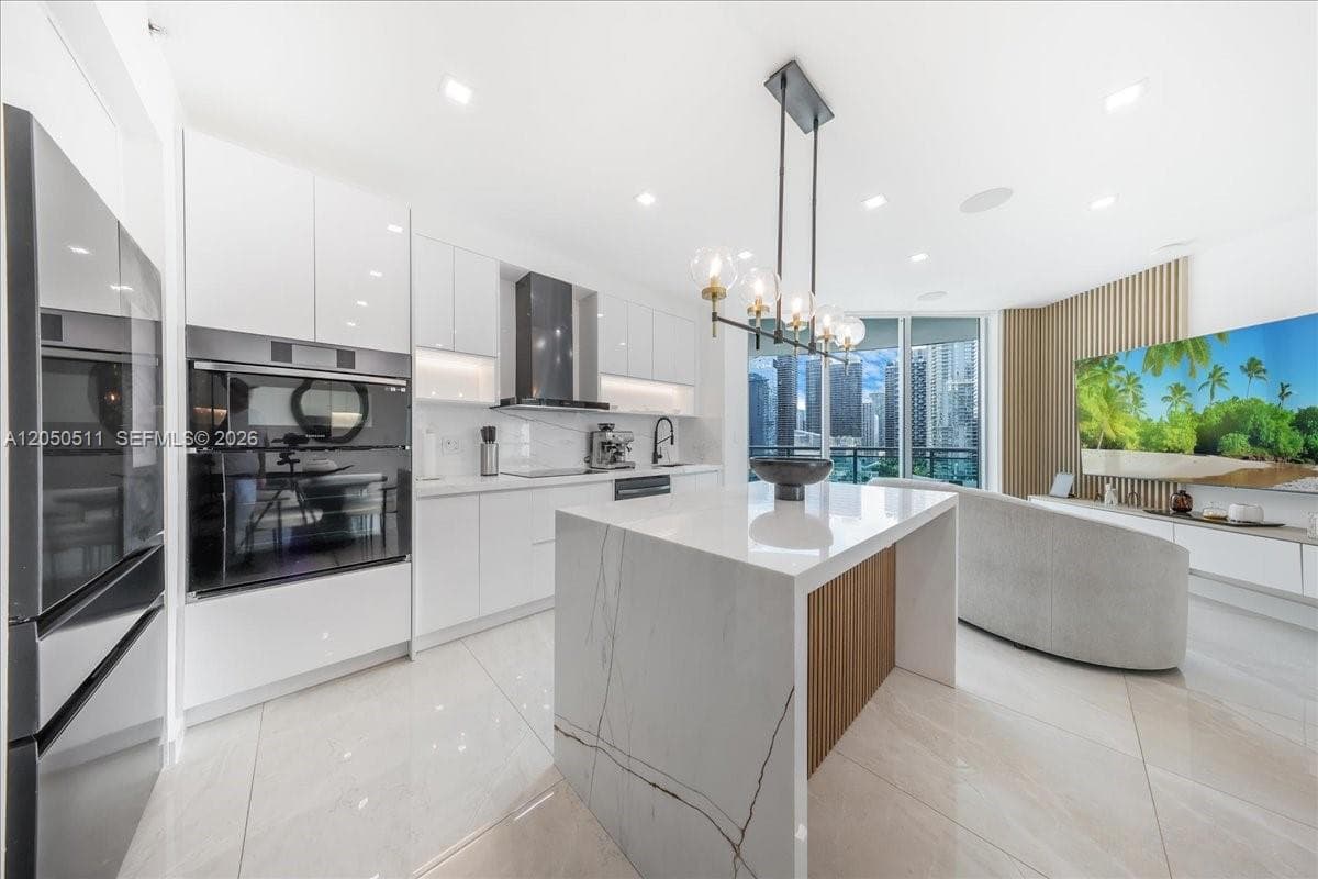 350 S Miami Ave 2314 photo 1