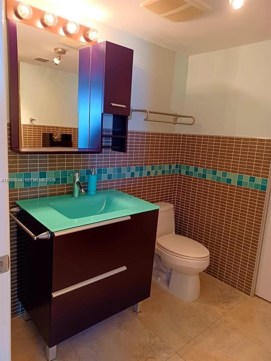 16699 Collins Ave 1605 photo 14