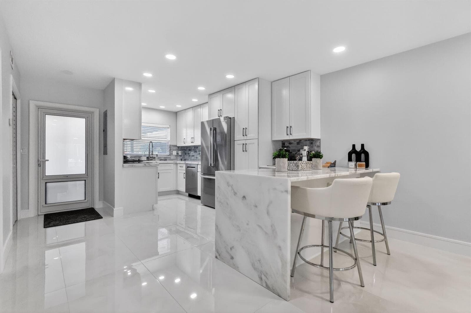 700 NE Harbour Terrace #1250 2