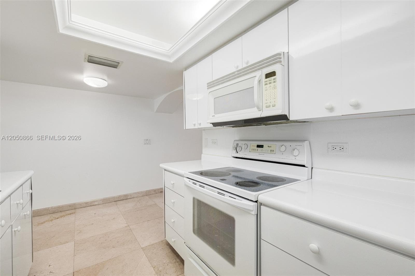 6039 Collins Ave 517 photo 12