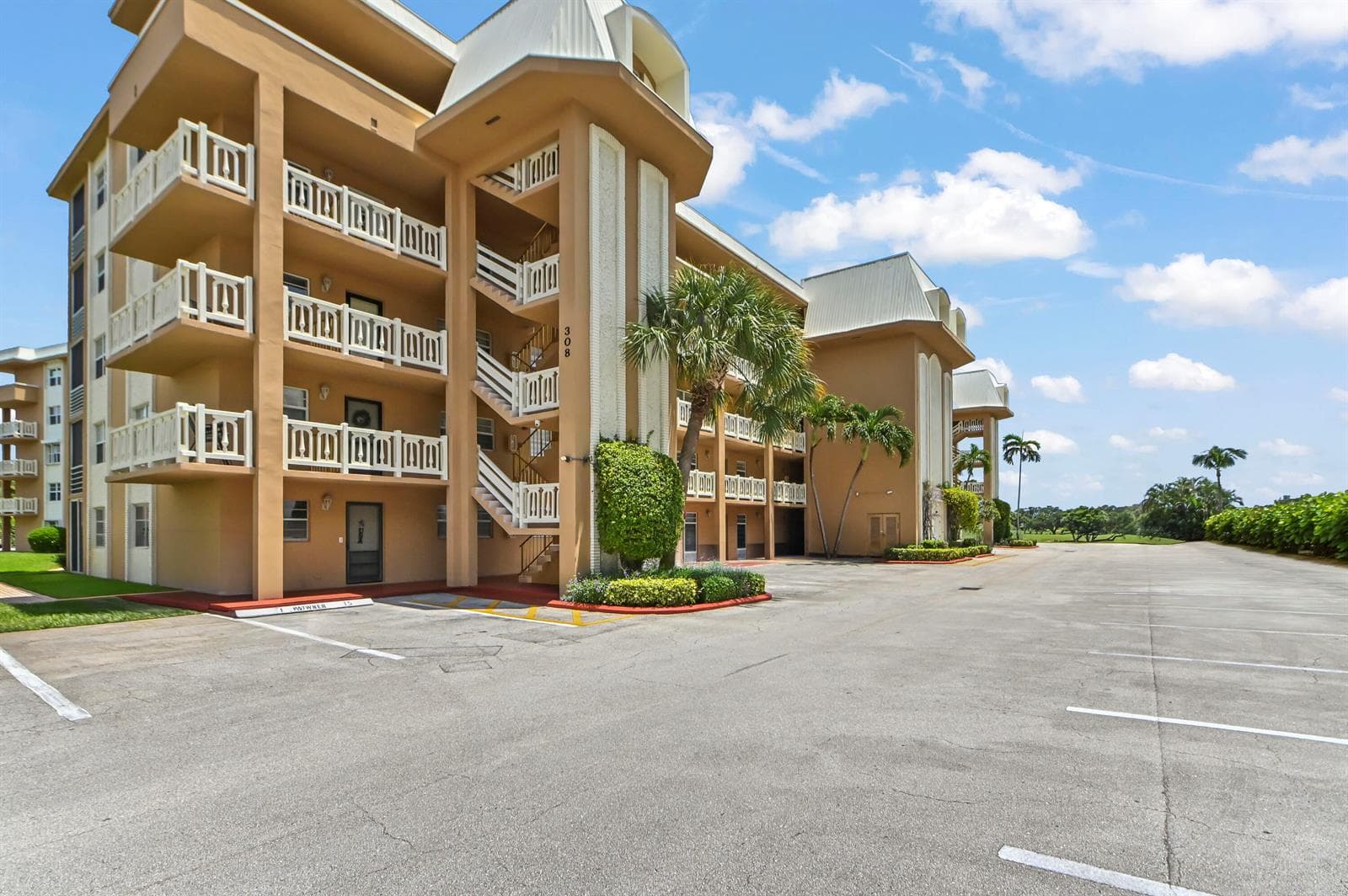 308 Golfview Road #101 1