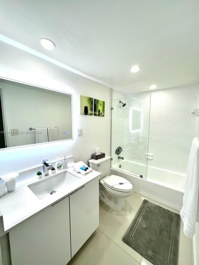 19370 Collins Ave 918 photo 14