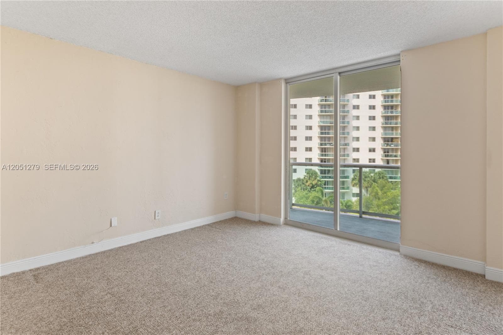 19390 Collins Ave 516 photo 23