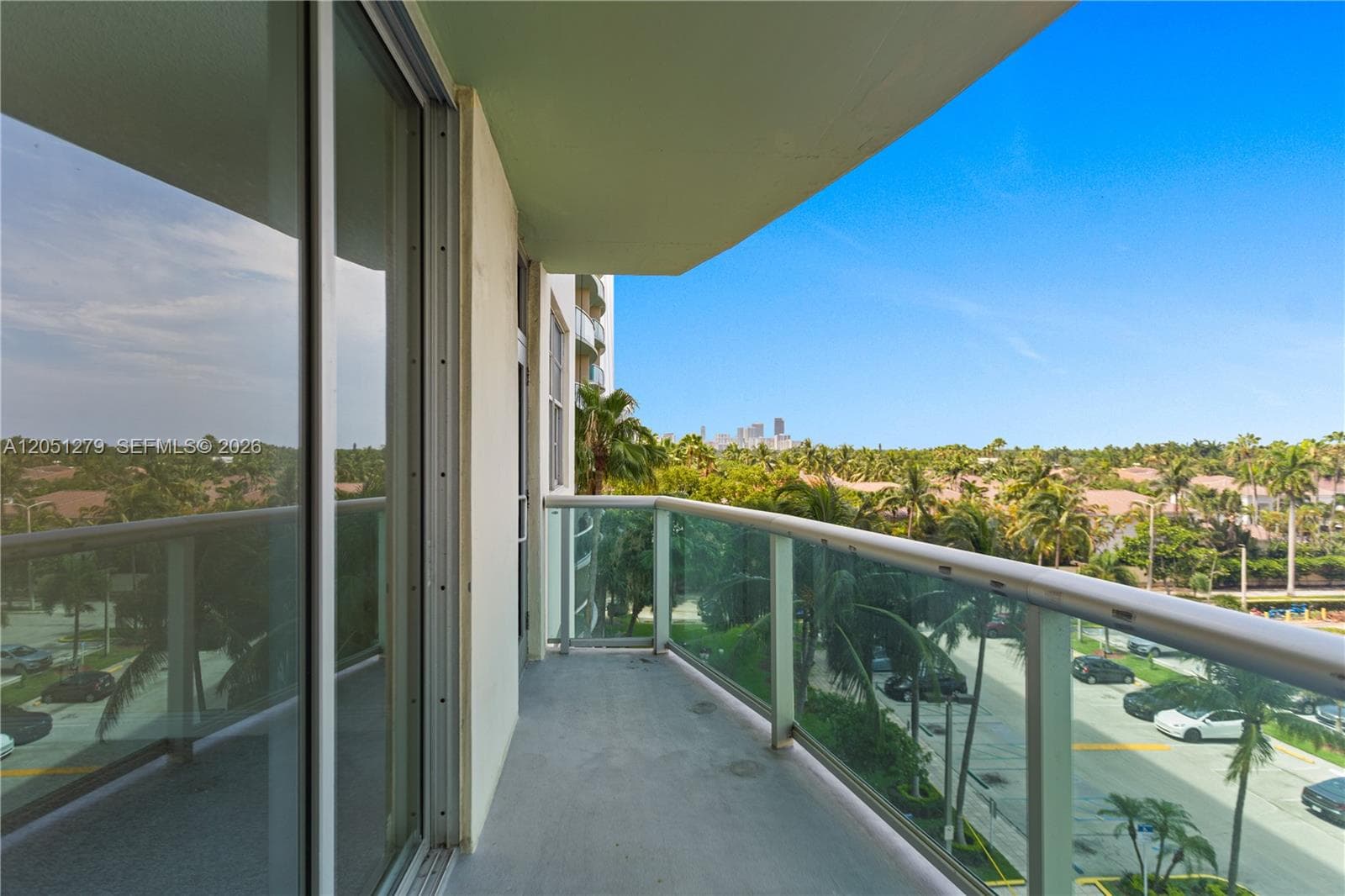 19390 Collins Ave 516 photo 3