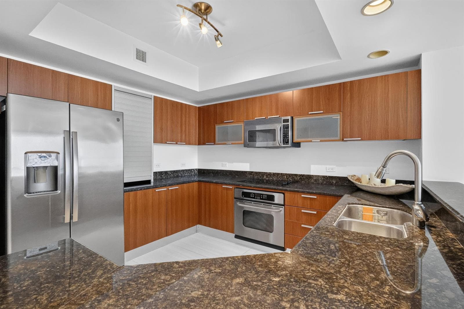 2650 Lake Shore Drive 1005 photo 7