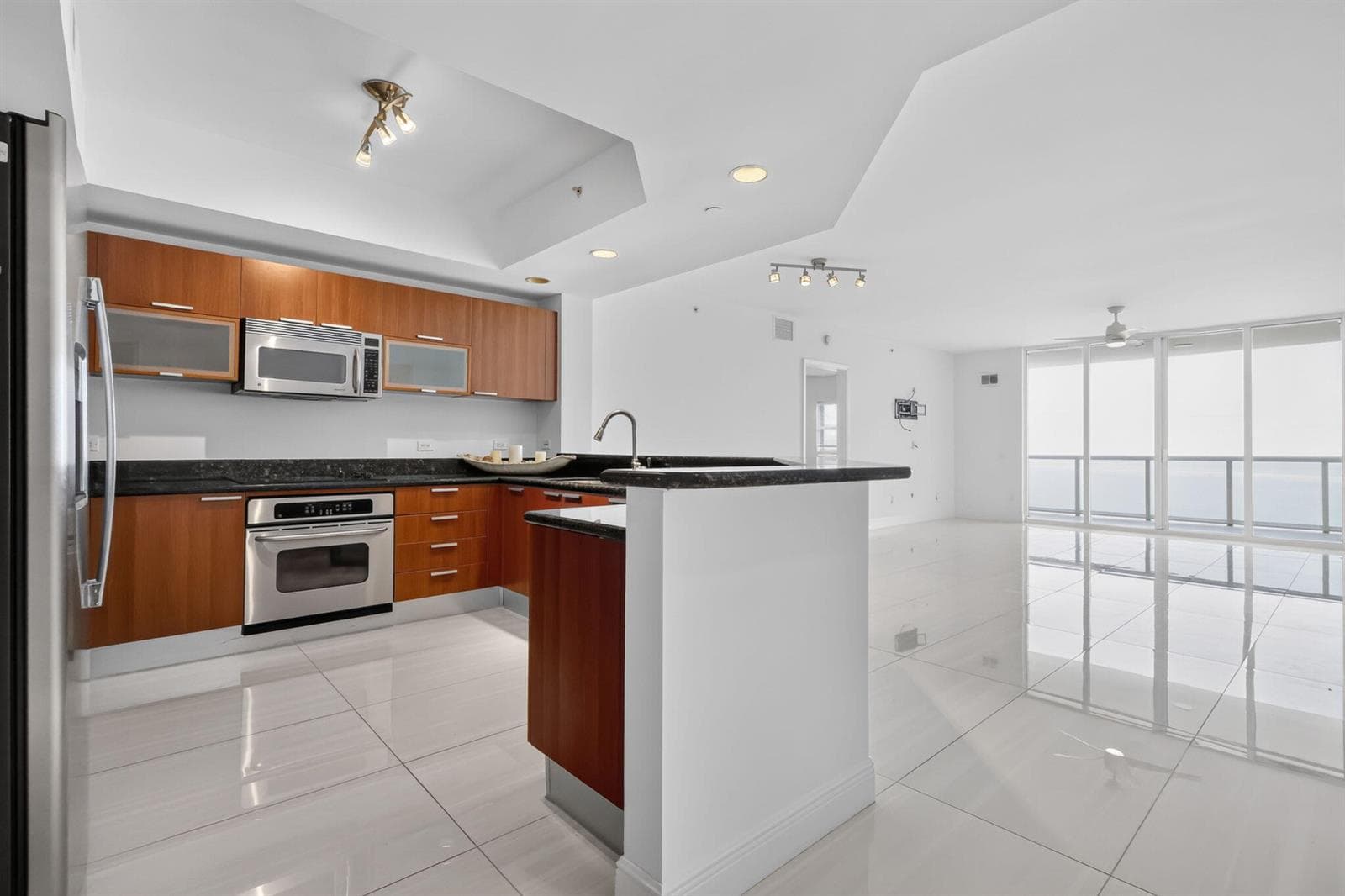 2650 Lake Shore Drive #1005 5