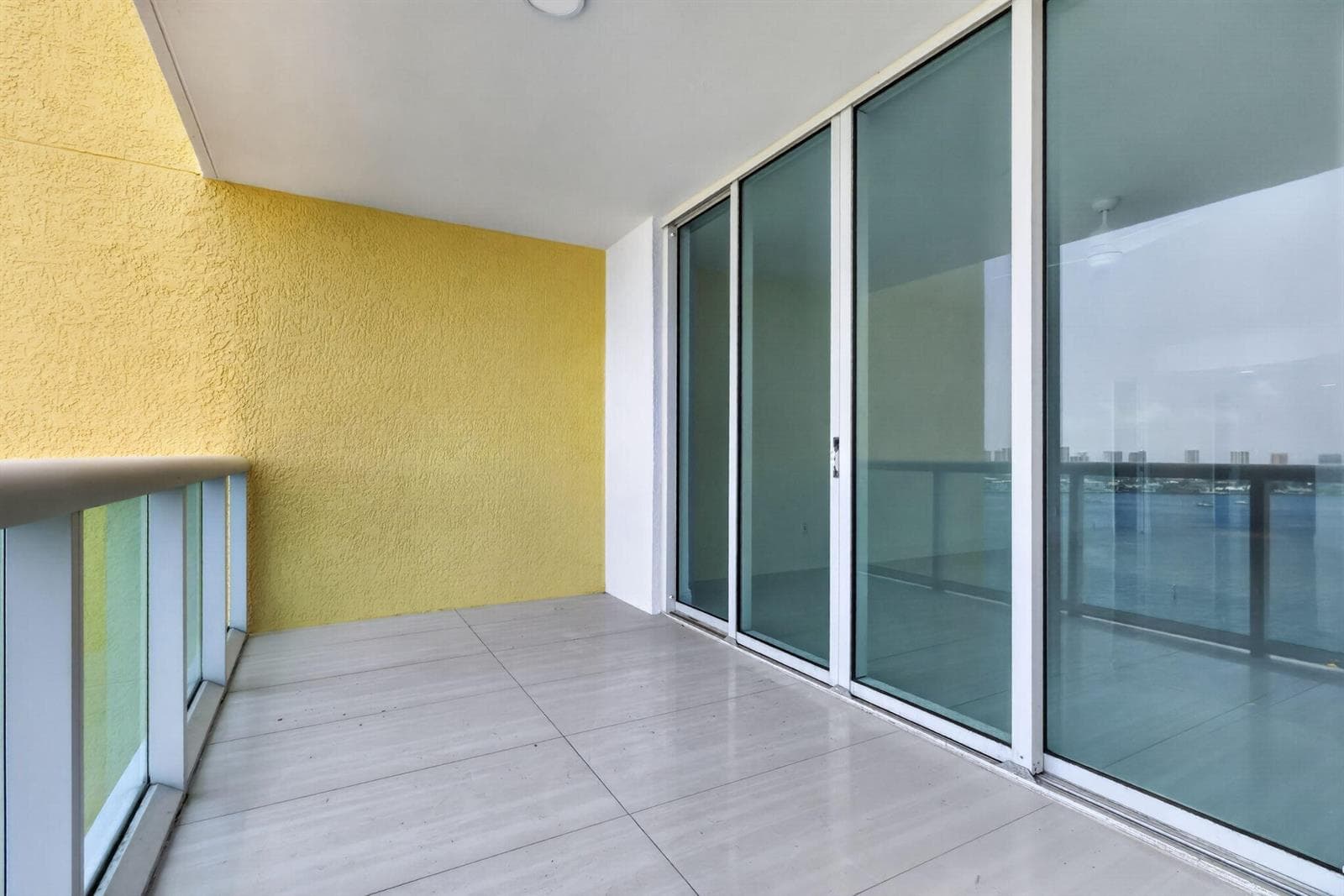 2650 Lake Shore Drive #1005 4