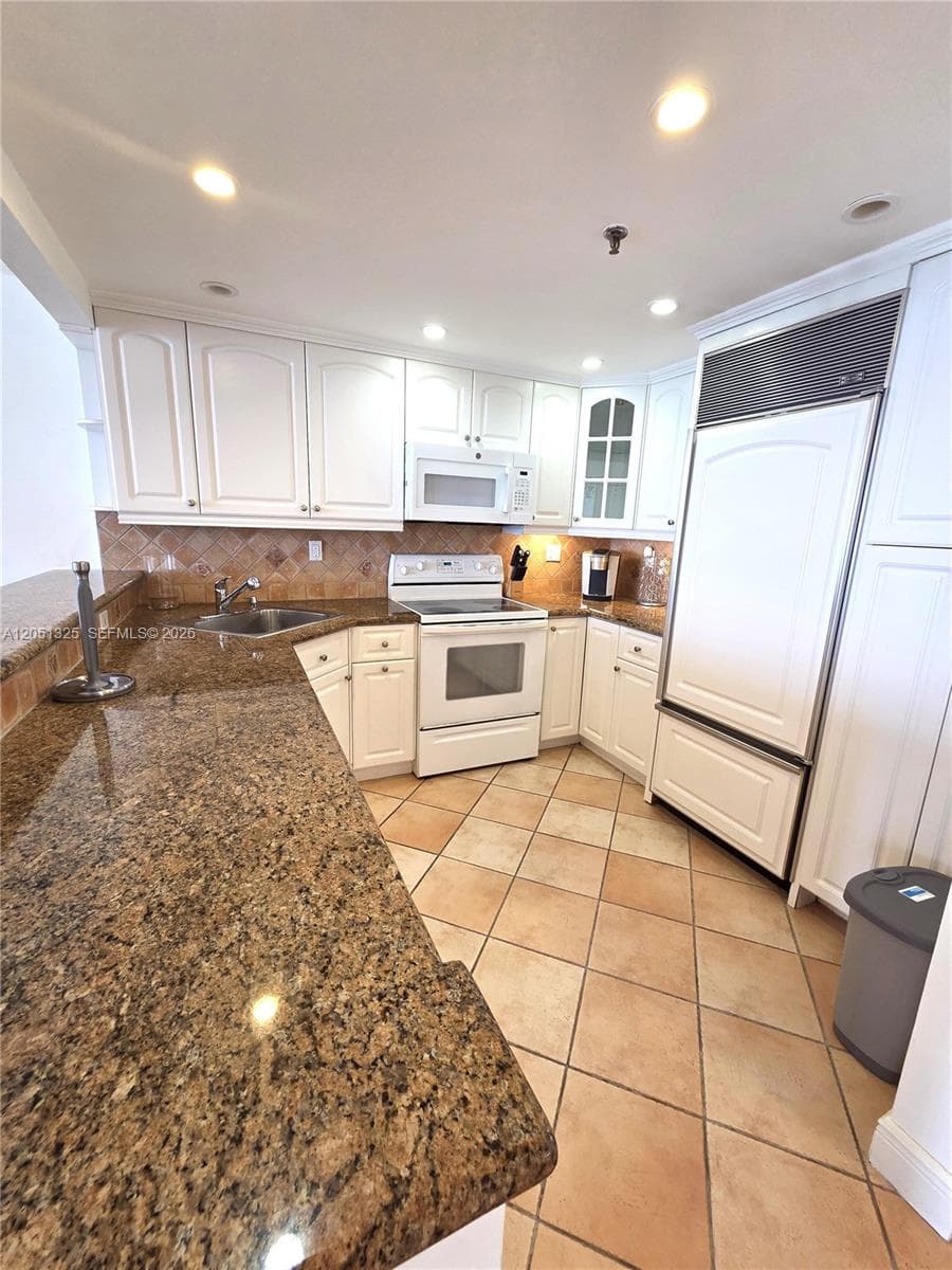 2625 Collins Ave 1506 photo 1