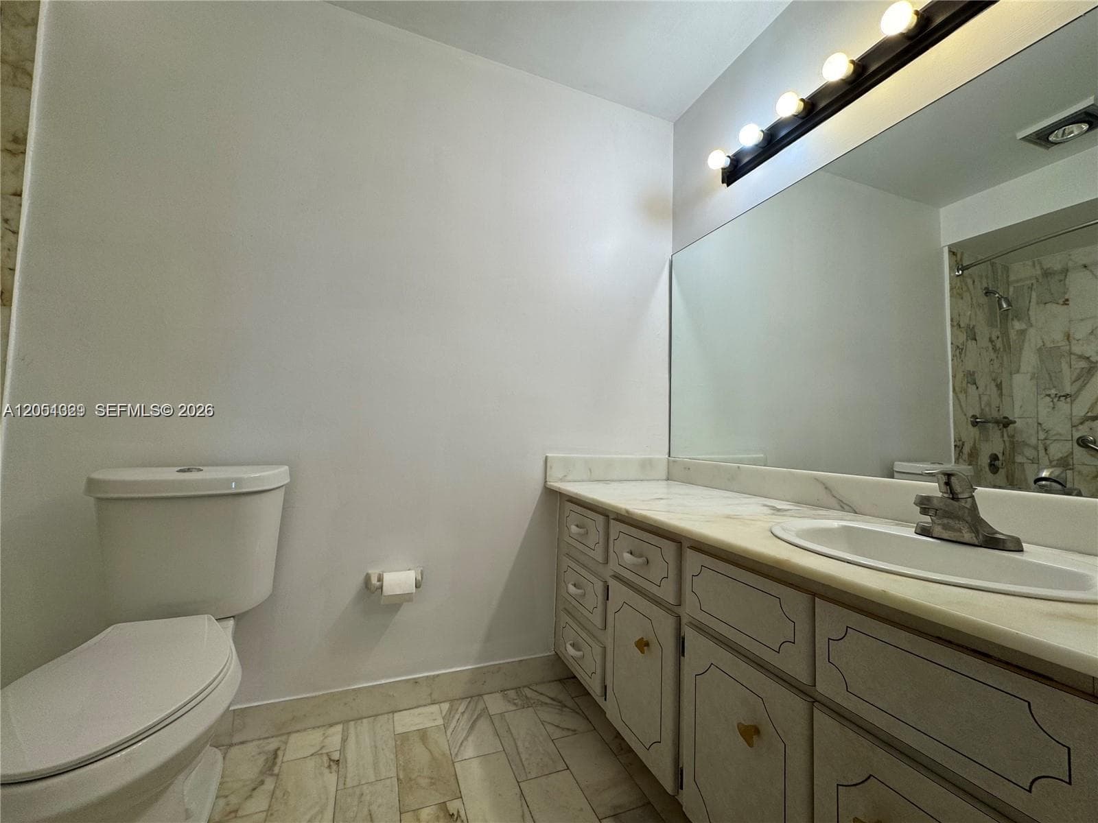 2600 NE 135th St 4J-A photo 17