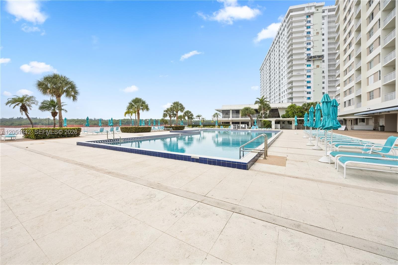 300 Bayview Dr 903 photo 2