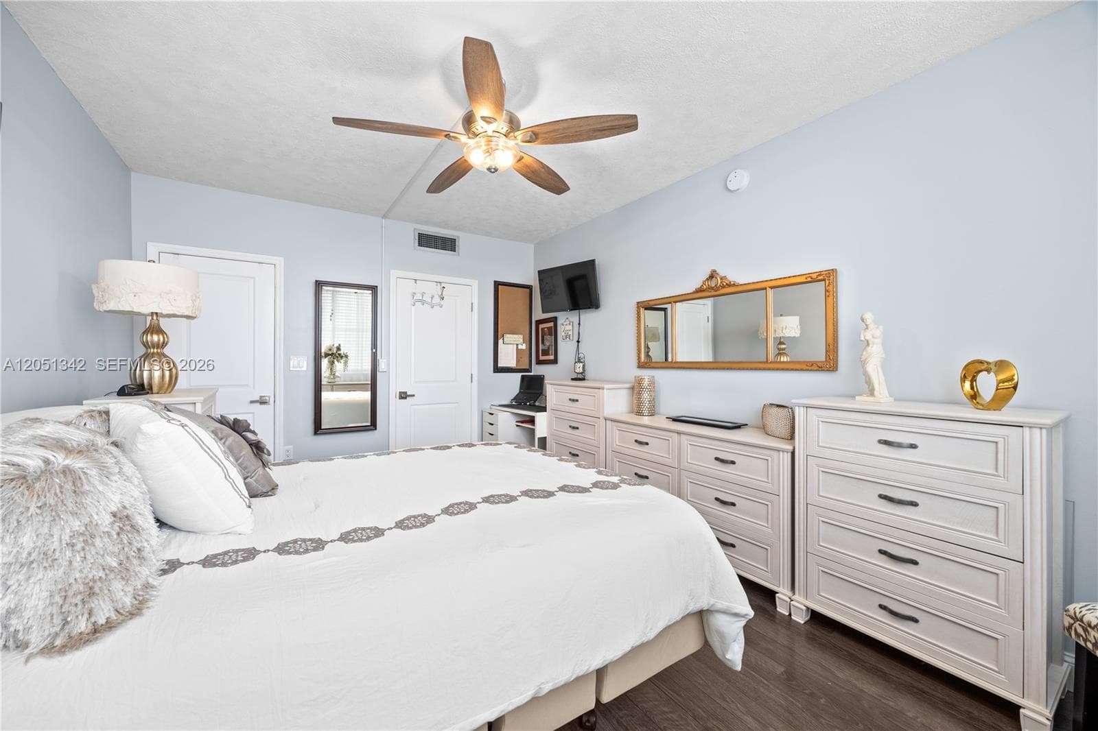 300 Bayview Dr 903 photo 17