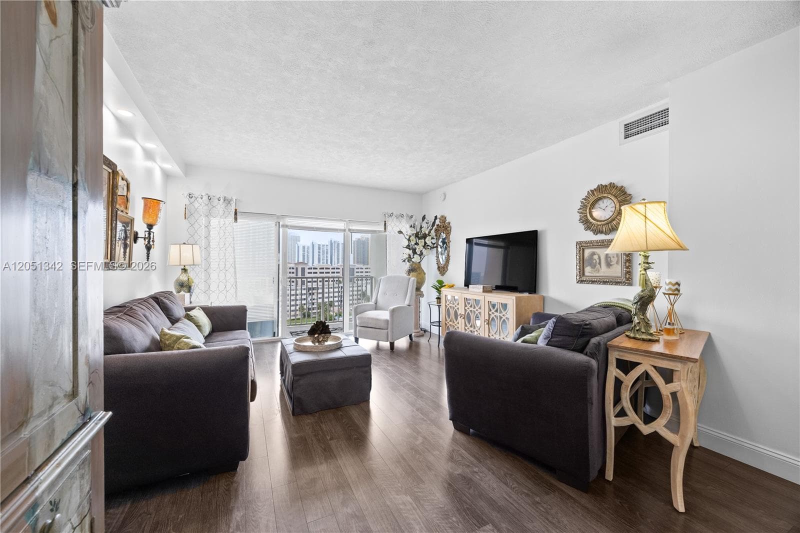 300 Bayview Dr 903 photo 11