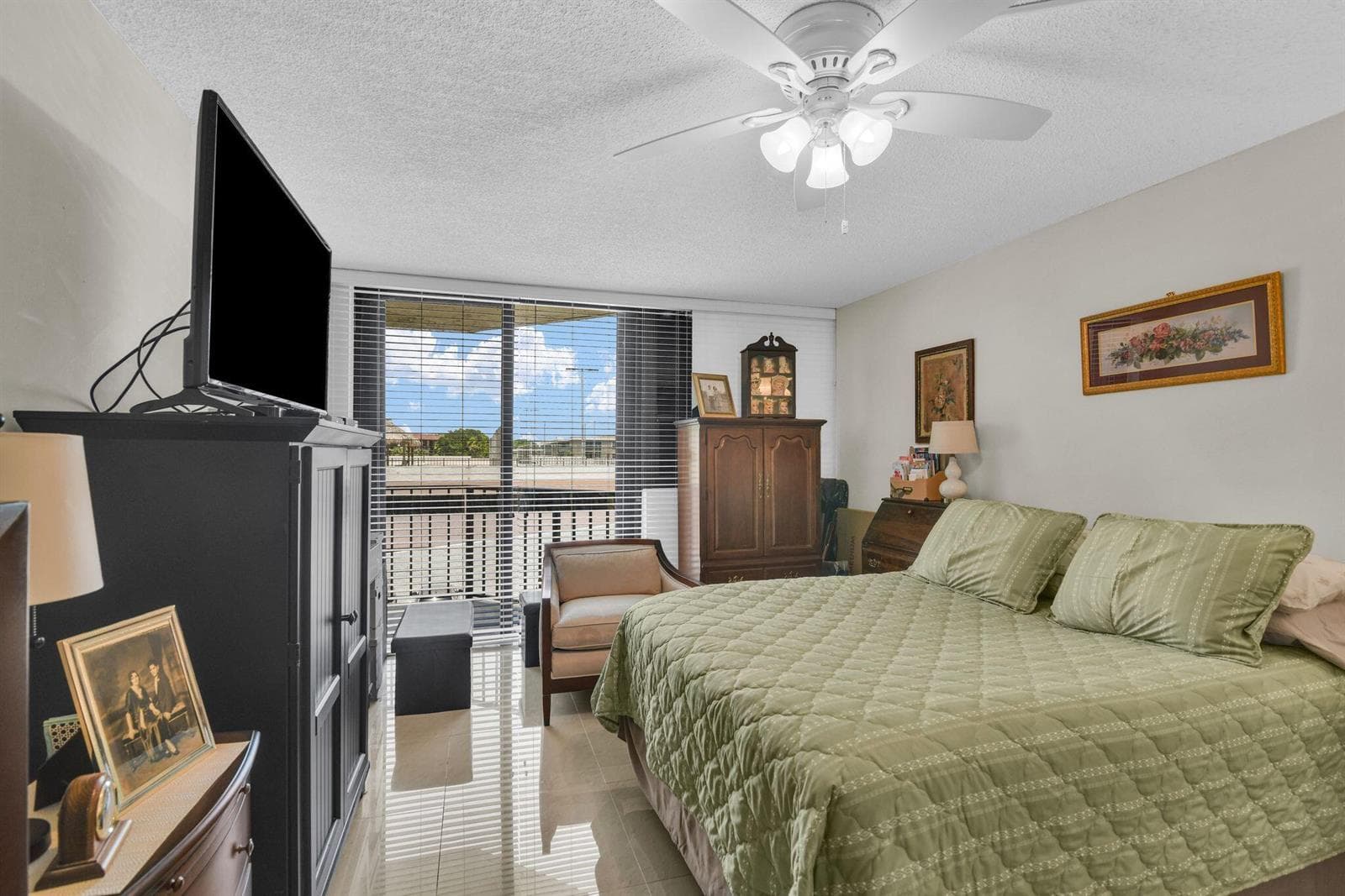 899 Jeffery Street 3010 photo 23