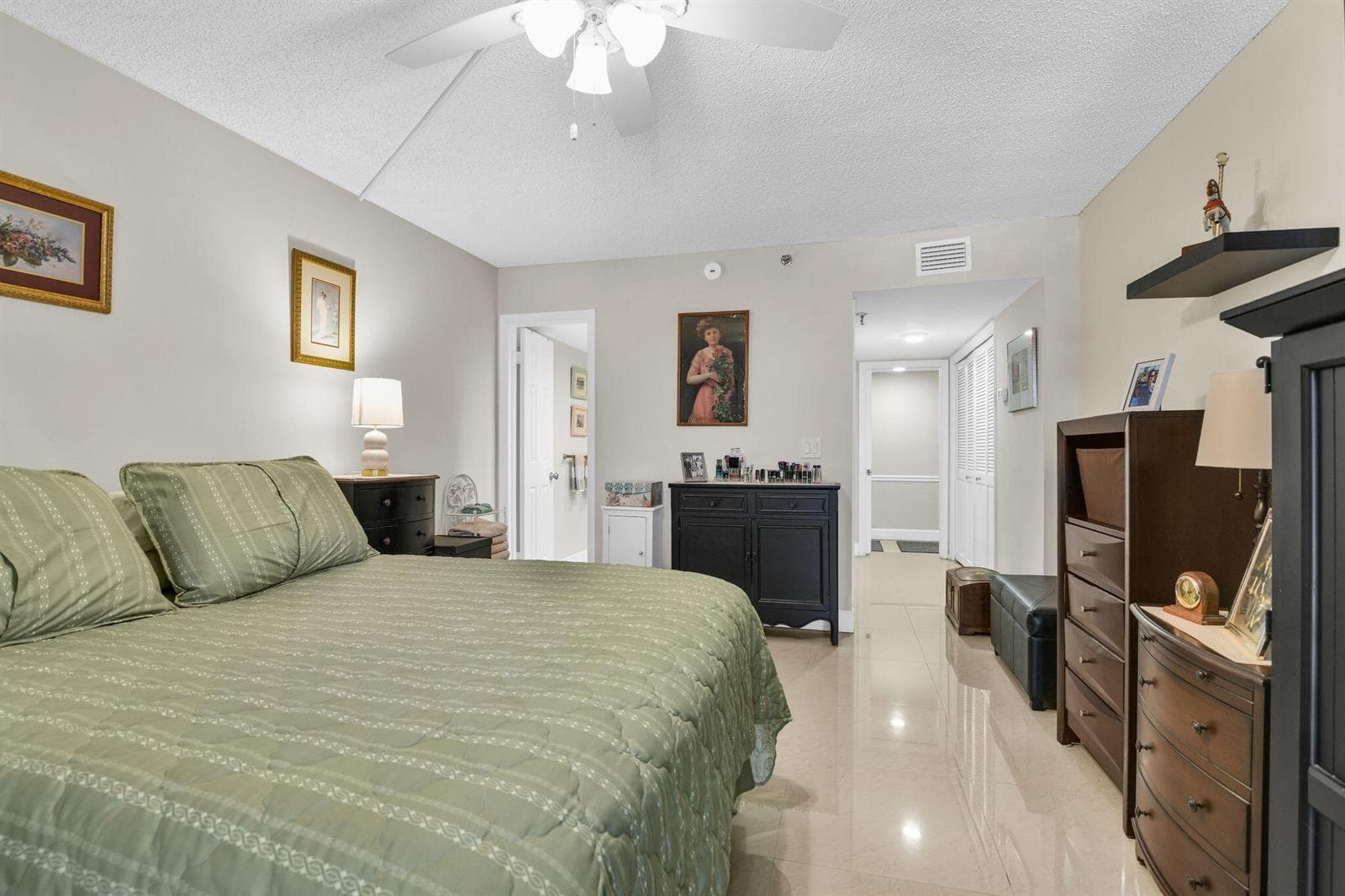 899 Jeffery Street 3010 photo 20
