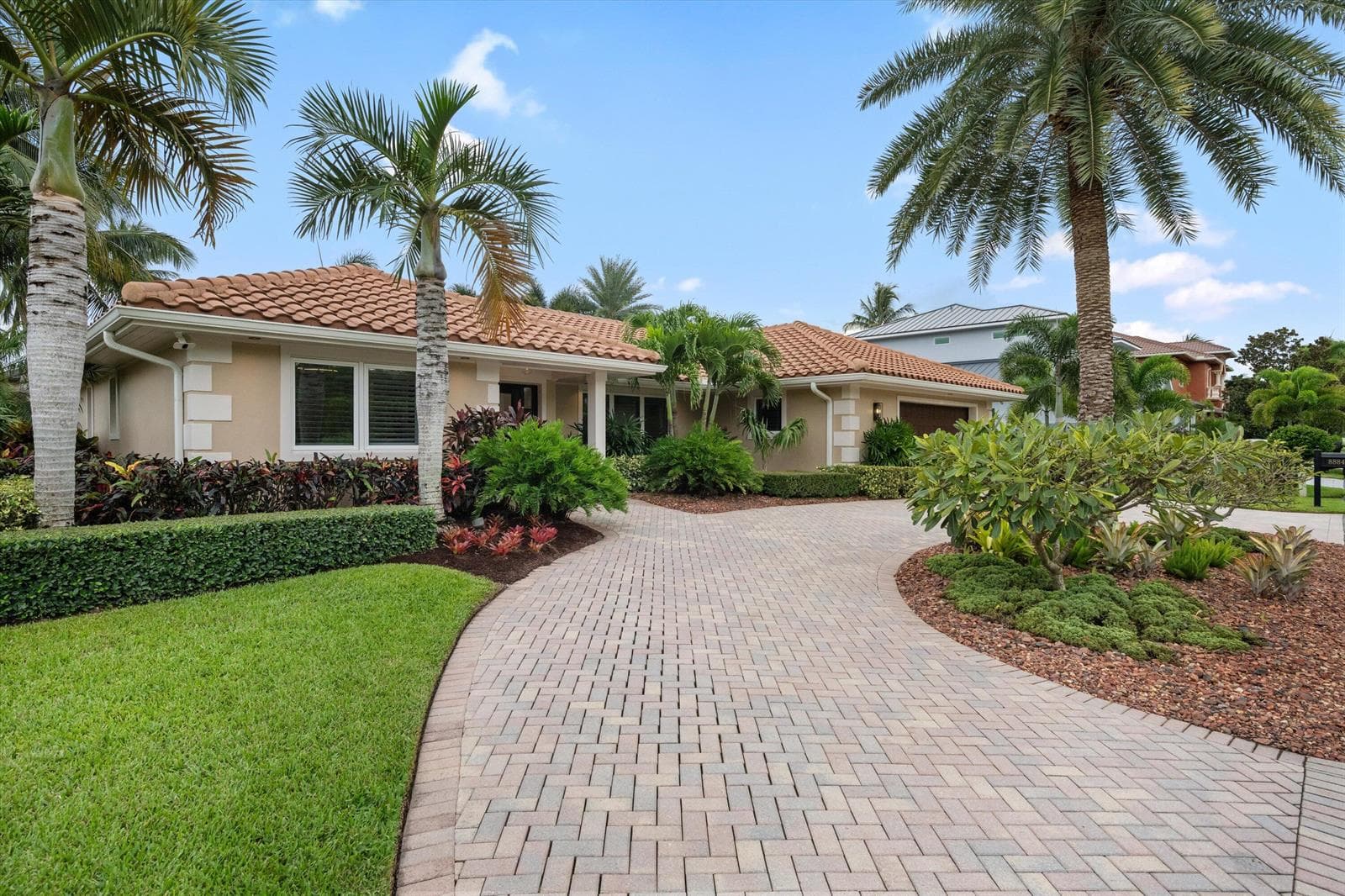 8884 SE Pelican Island Way 2