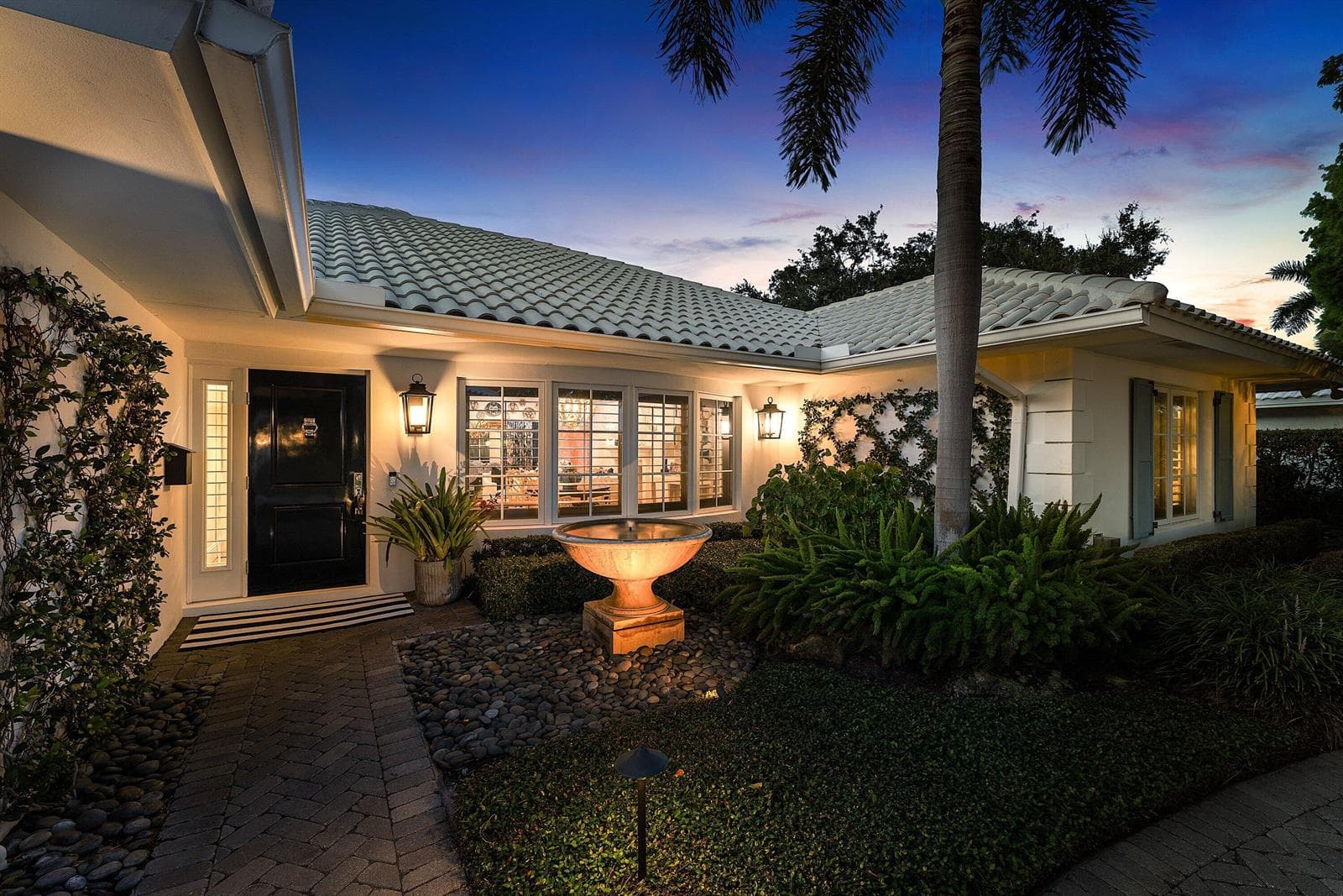 681 SW Elm Tree 3
