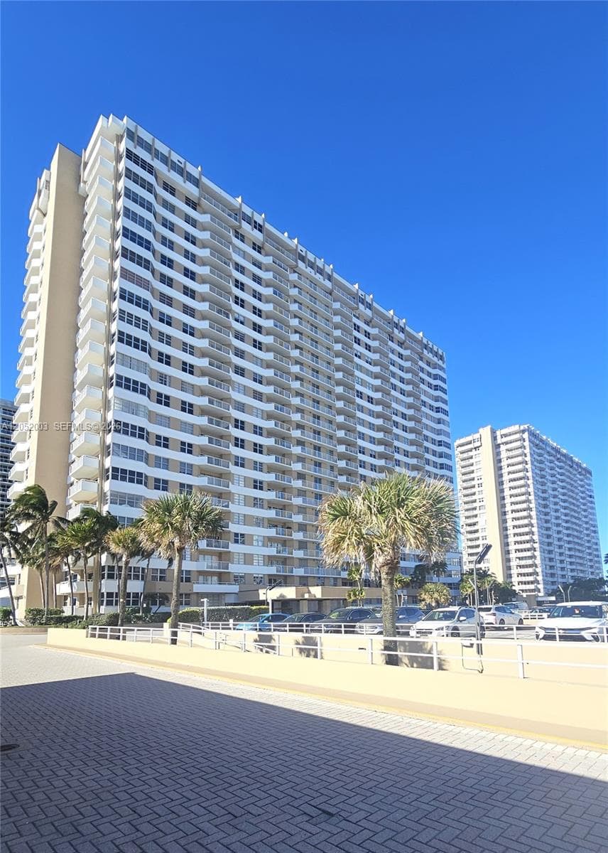 1980 S Ocean Dr 4L photo 2