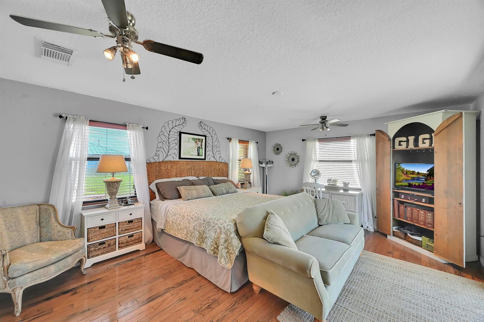 220 Riomar Drive photo 24