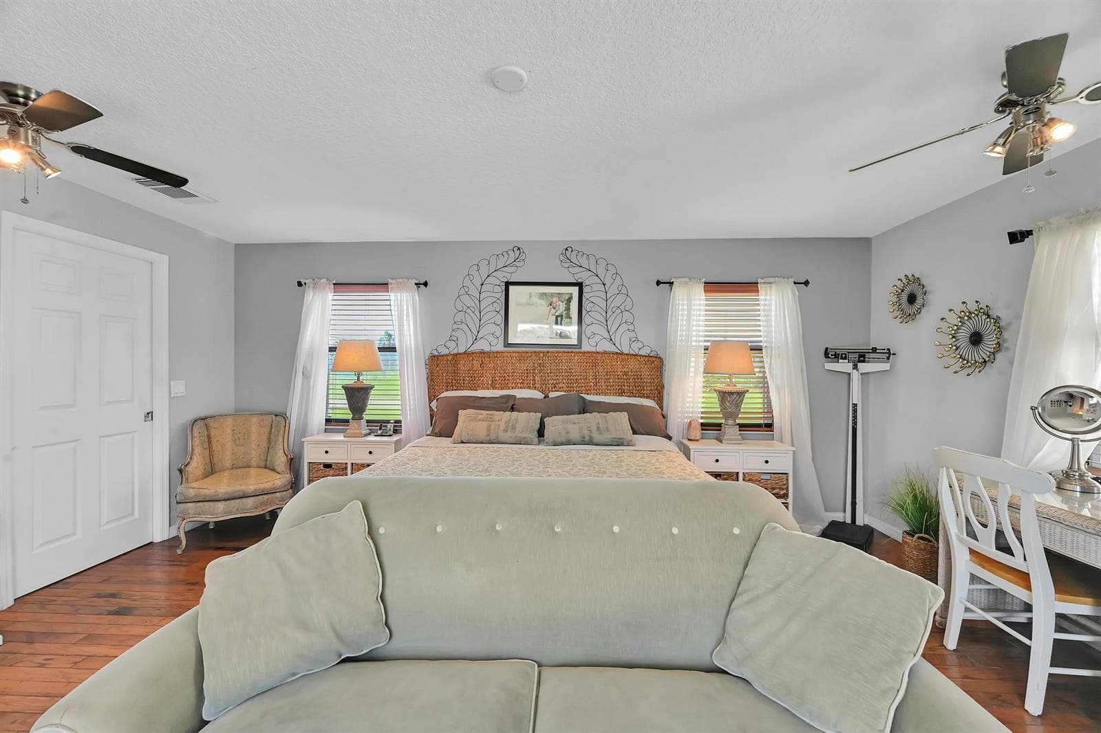 220 Riomar Drive photo 25