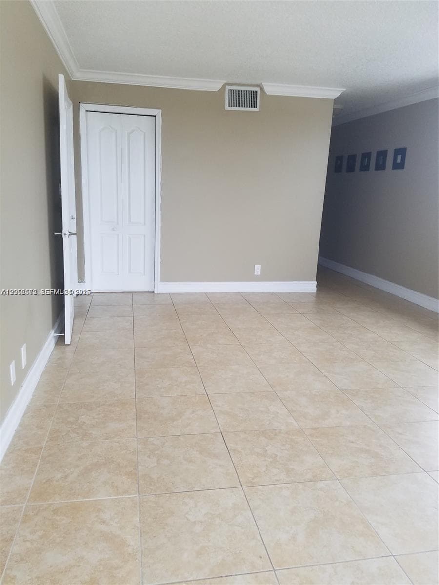 1800 Collins Ave 17A photo 5