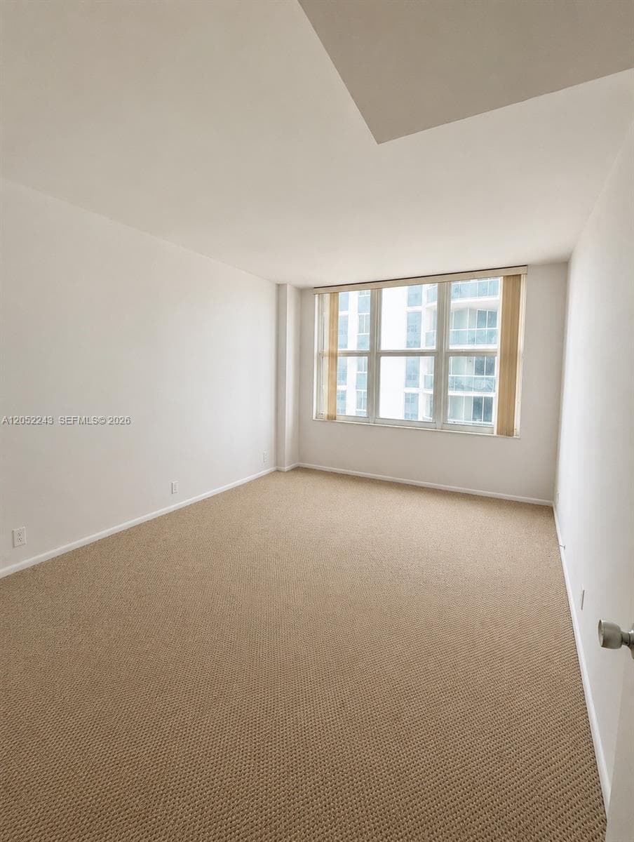 4747 Collins Ave 708 photo 2