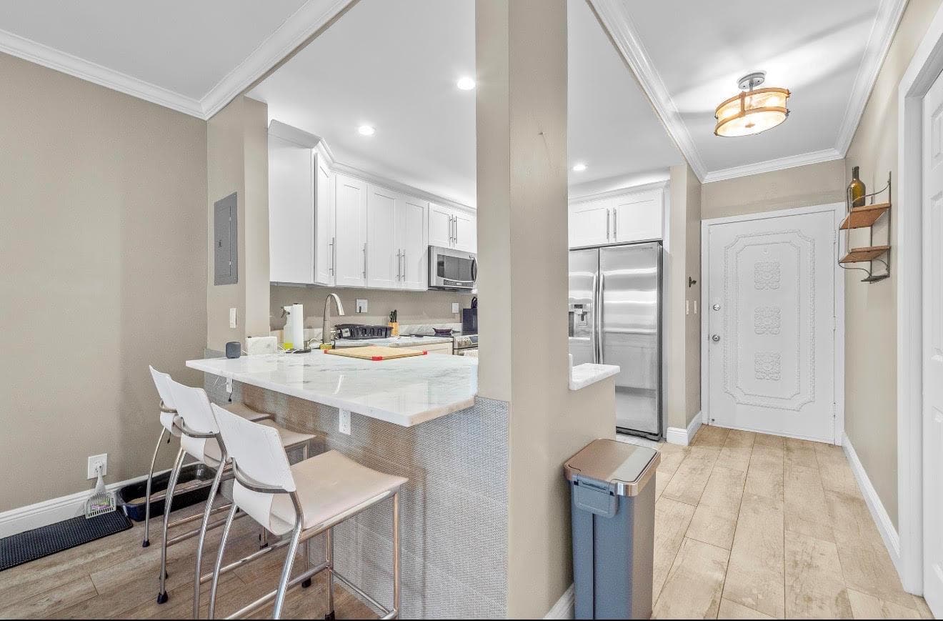 900 SW 12th Street #206 4