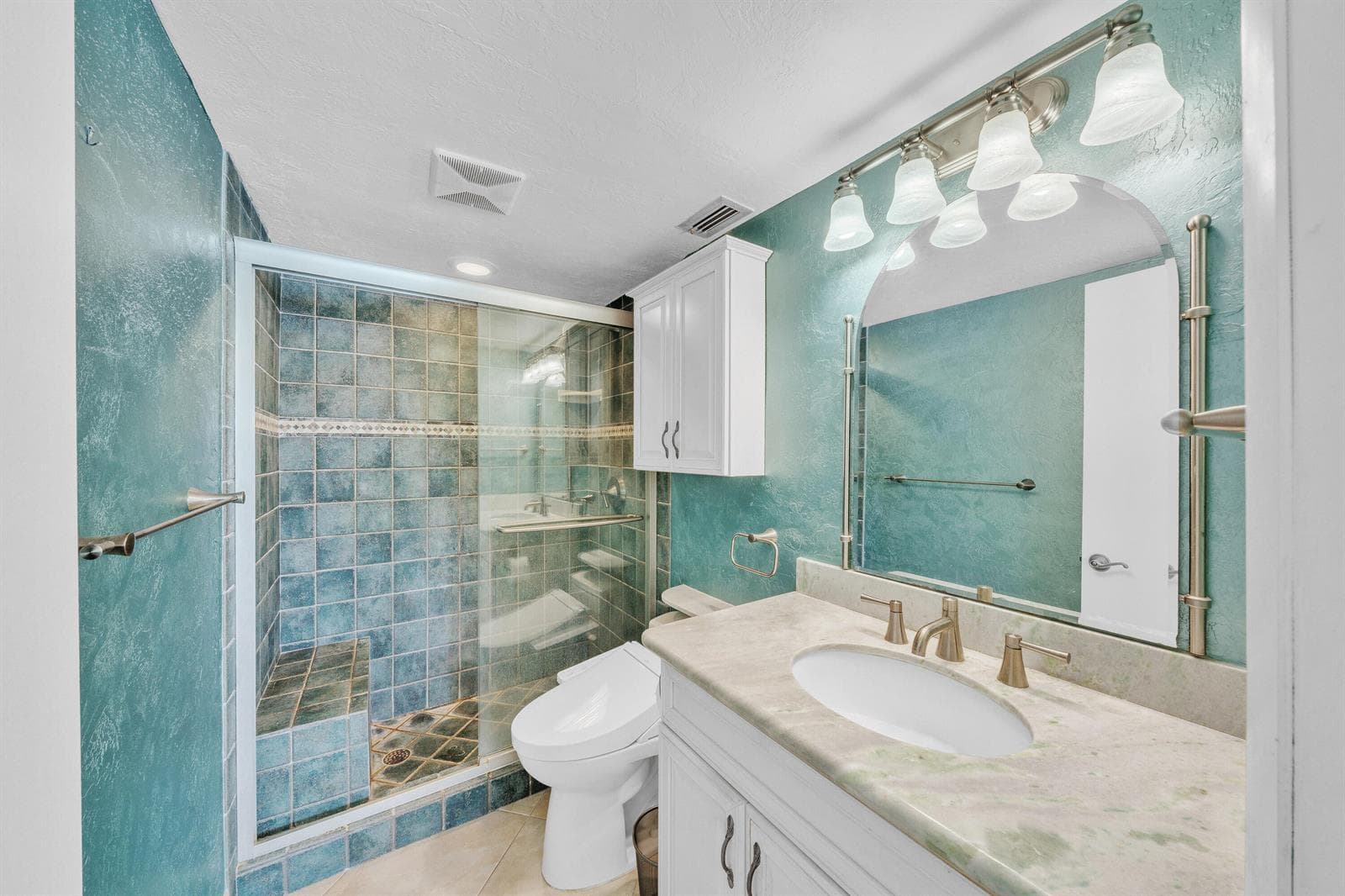711 NE Harbour Terrace 409 photo 23