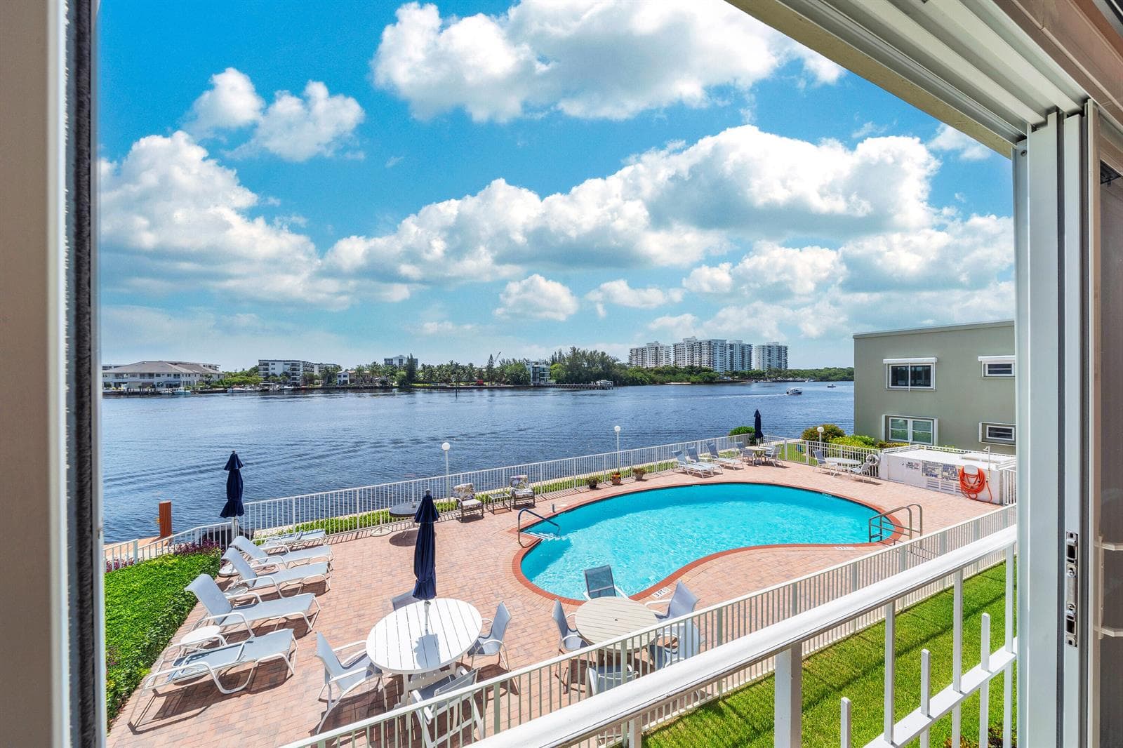 711 NE Harbour Terrace #409 3