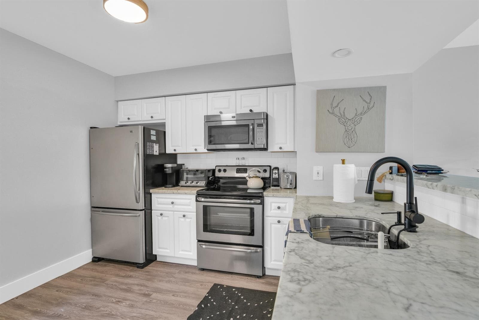 1030 Lake Shore Drive 103 photo 6